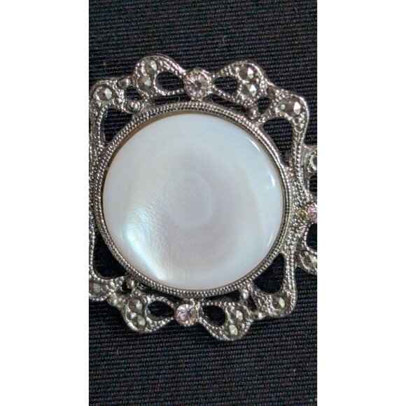 Vintage Silver-Tone Brooch With Faux Pearl Center & Mother Of Pearl Floral Accen - Picture 6 of 10